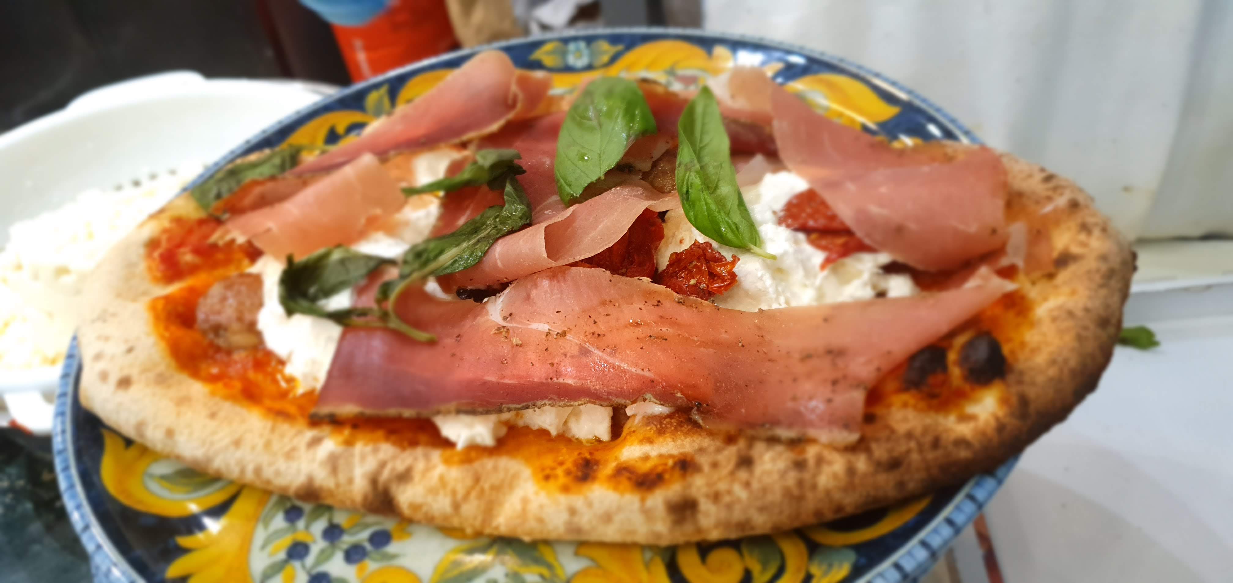 la pizza de gli scugnizzi